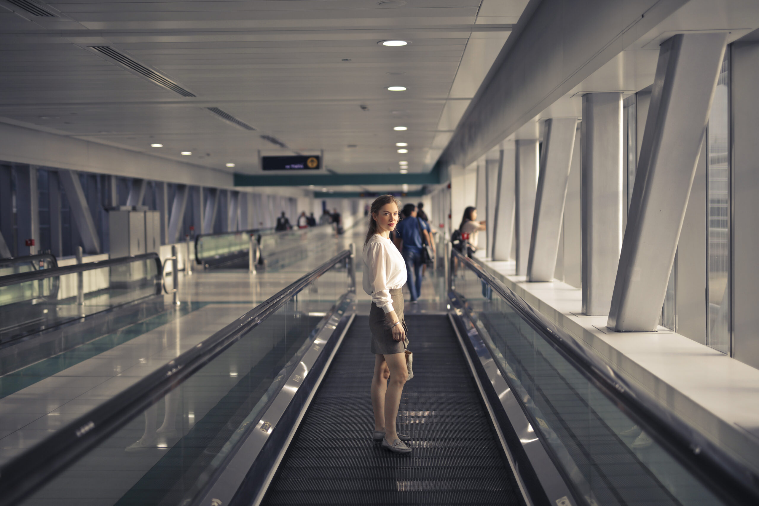 Aéroport avec écrans d'information